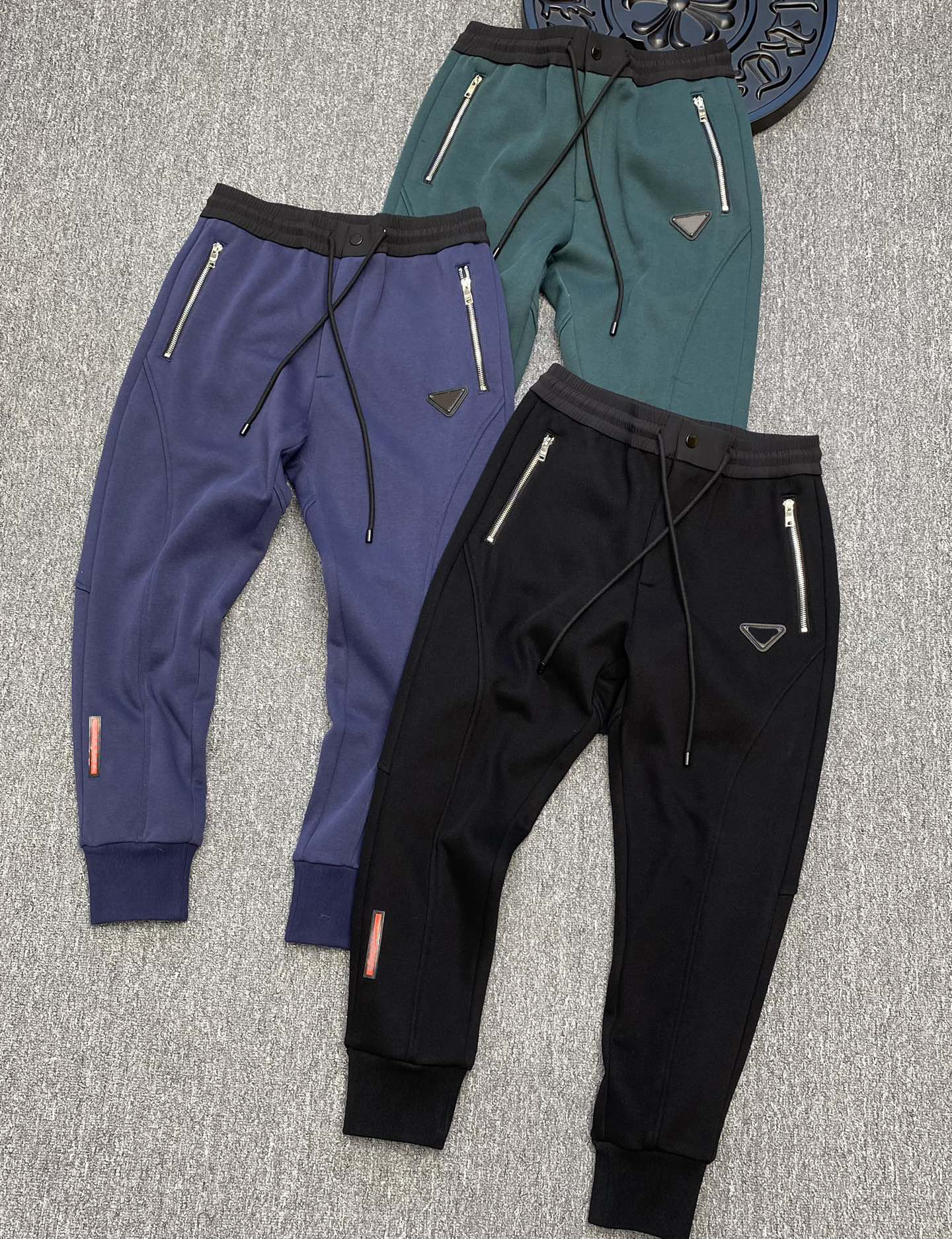 2022 Autumn and winter new mens pants highquality designer zipper pocket pencil trousers comfortable breathable material fashion casual sports men luxury pants, Style 4
2022 Autumn and winter new mens pants highquality designer zipper pocket pencil trousers comfortable breathable material fashion casual sports men luxury pants, Style 4