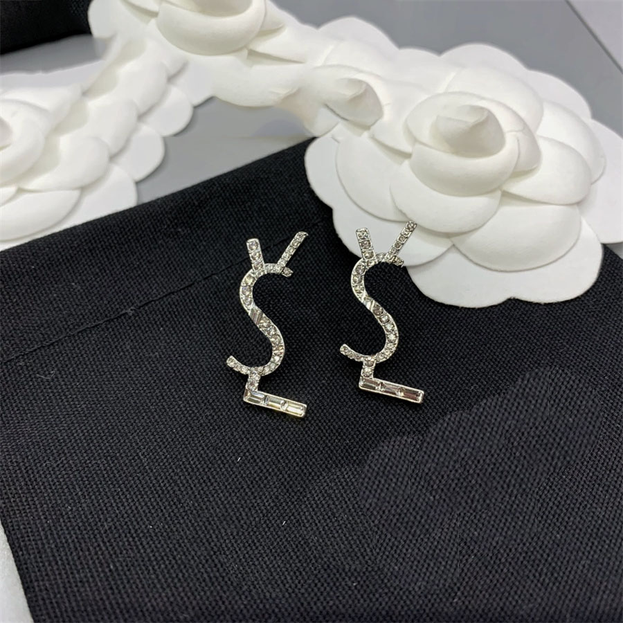 Designer Jewelry Women Y Letter Earrings Luxury Brand Earring Men Formal Women Pendant Studs Hoop Ear Ring Wedding Party New Suit
Designer Jewelry Women Y Letter Earrings Luxury Brand Earring Men Formal Women Pendant Studs Hoop Ear Ring Wedding Party New Suit