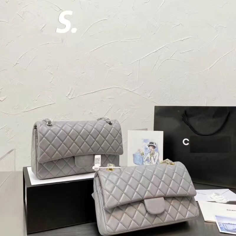 2023 designer handbag shoulder chain bag rhombic Chain Handbag Purse check velvet wire purse double letter solid buckle waist square stripe, Box
2023 designer handbag shoulder chain bag rhombic Chain Handbag Purse check velvet wire purse double letter solid buckle waist square stripe, Box