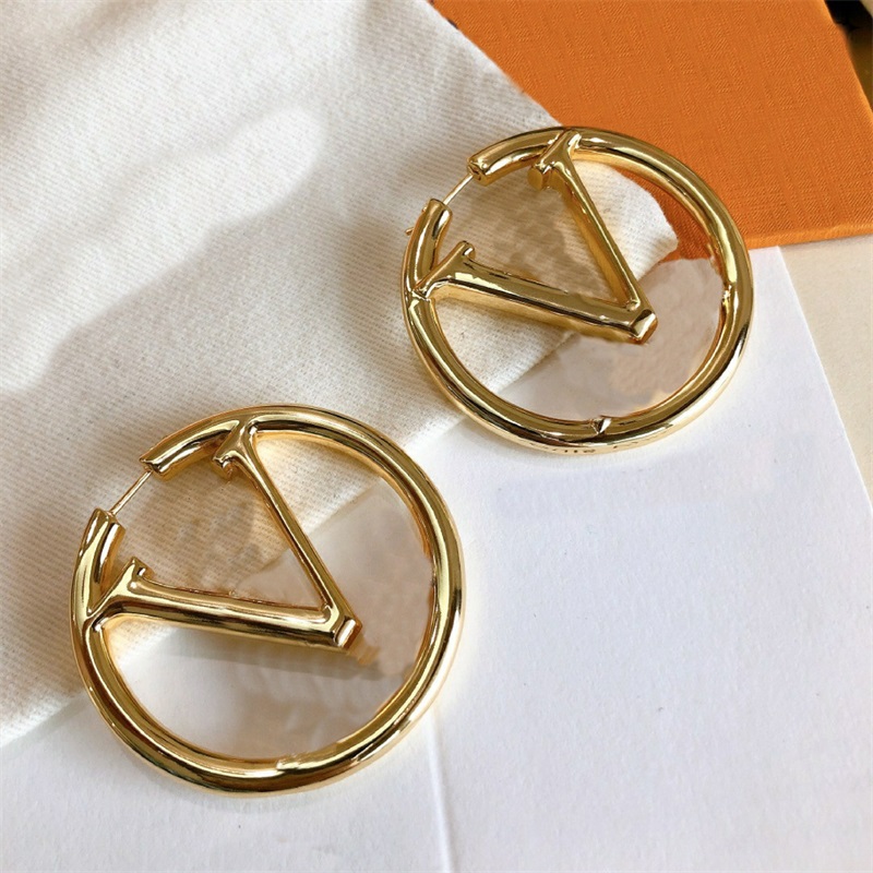 Stud designer earrings women huggie jewelry earring 2022 hoop fashion letter orecchini luxury circle heart girls valentines day gift gold silver plated earrings
Stud designer earrings women huggie jewelry earring 2022 hoop fashion letter orecchini luxury circle heart girls valentines day gift gold silver plated earrings