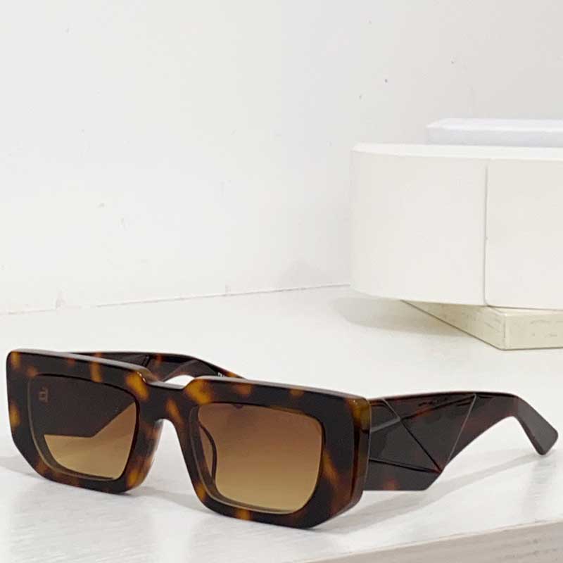 Mens Symbole Occhiali da sole sunglasses SPR11Z acetate front and geometric temple highlight the iconic triangle logo 11Z fashion brand designer glasses PR11Z
Mens Symbole Occhiali da sole sunglasses SPR11Z acetate front and geometric temple highlight the iconic triangle logo 11Z fashion brand designer glasses PR11Z