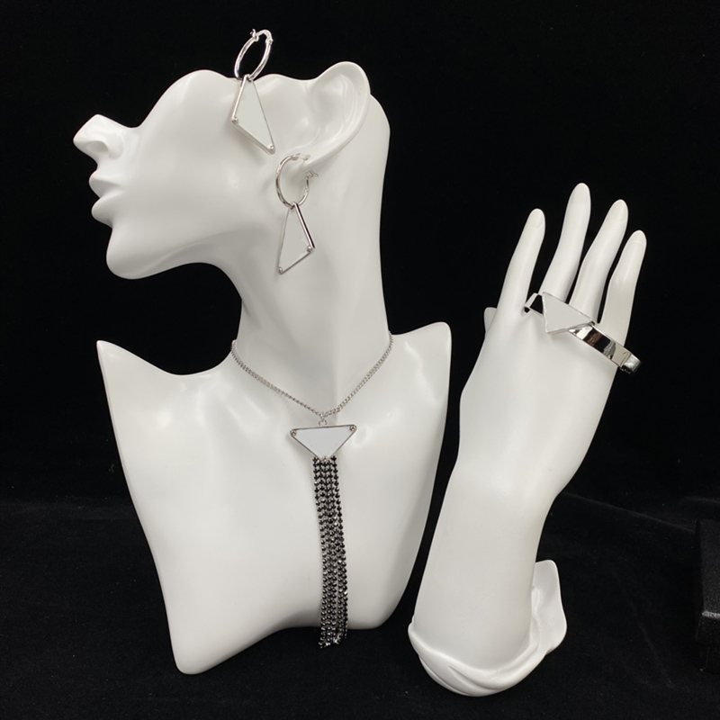 Luxury Women Designers Bracelet Luxury Jewelry Earring Triangular Ear Stud Womens Big Brand Designer Necklace Letters P22102506, White
Luxury Women Designers Bracelet Luxury Jewelry Earring Triangular Ear Stud Womens Big Brand Designer Necklace Letters P22102506, White