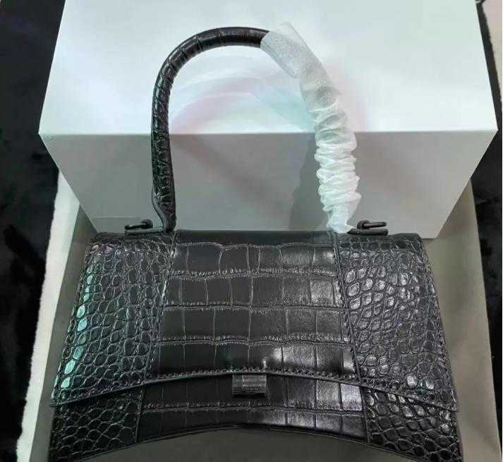 2021 luxury designer handbag ladies fashion shoulder bag wallet crocodile moon diagonal bag Evening Bags color options, Box
2021 luxury designer handbag ladies fashion shoulder bag wallet crocodile moon diagonal bag Evening Bags color options, Box