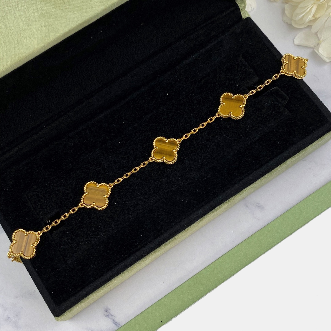 hot lady Designer clover charm Bracelets Personality Bangles Jewelry Dance Party Women Superior Quality
hot lady Designer clover charm Bracelets Personality Bangles Jewelry Dance Party Women Superior Quality
