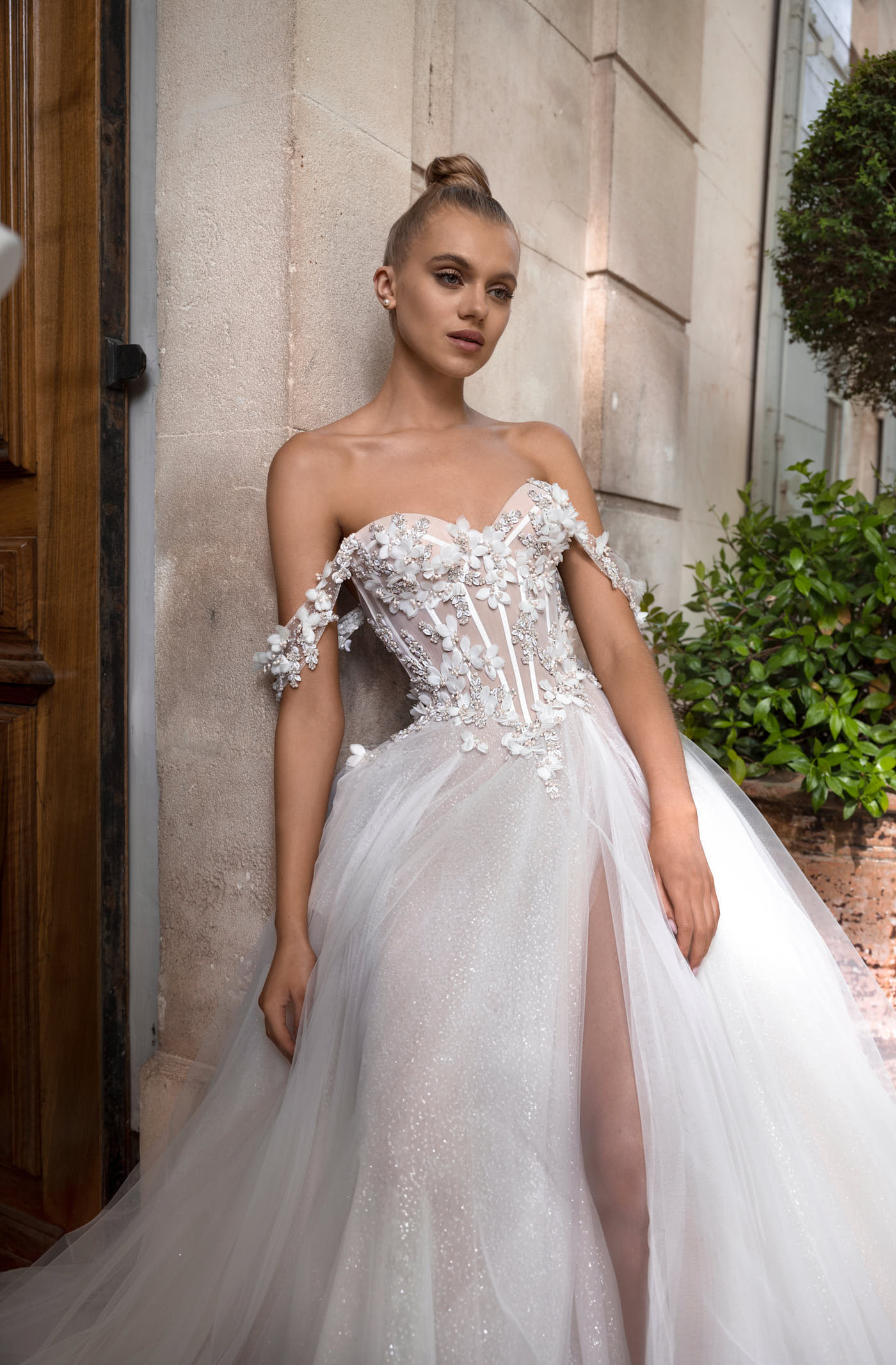 Off Shoulder Illusion A Line Wedding Dresses Sweetheart Beads High Split Bridal Gowns 3D Flowers Applique robes de mariee