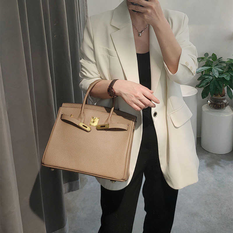 Fashion Handbag Birkins Ladies Bag Herme 2022 s high-end quality high-capacity Single Shoulder Messenger Hand top layer Togo cowhide kellies, Khaki
Fashion Handbag Birkins Ladies Bag Herme 2022 s high-end quality high-capacity Single Shoulder Messenger Hand top layer Togo cowhide kellies, Khaki