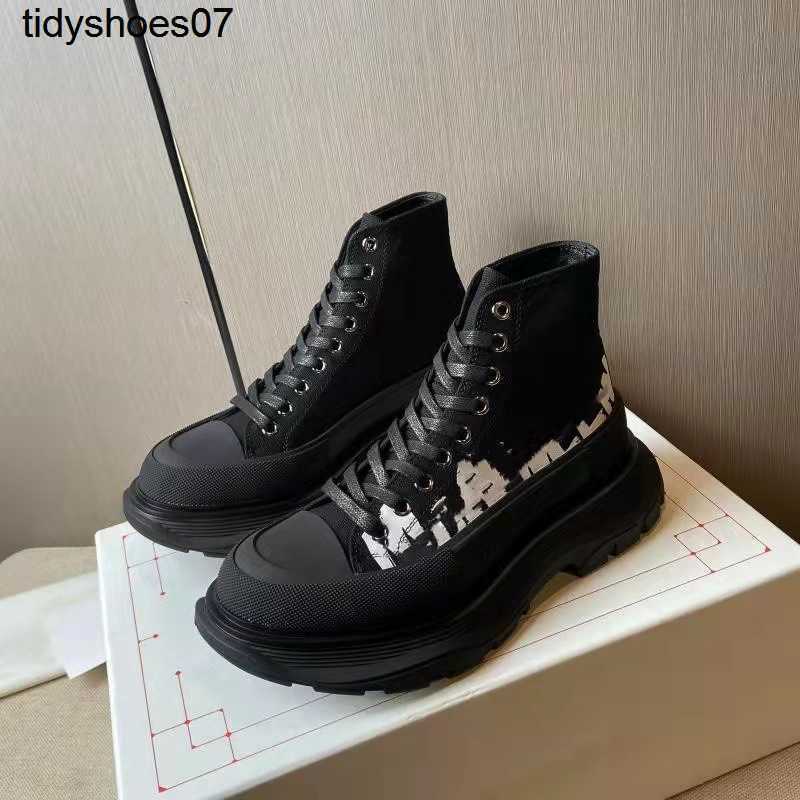 2022 Designer The same McQueens couple Boots New high top shoes Canvas lace up shoes Soft and light Mcqueens, Black
2022 Designer The same McQueens couple Boots New high top shoes Canvas lace up shoes Soft and light Mcqueens, Black
