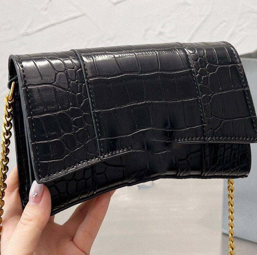 Hot Lady shopping Bags Fashion Handbags Women Totes Shoulder Cross Body Half Moon Luxury Genuine Leather Classic Retro Purse wallets handle square 19cm
Hot Lady shopping Bags Fashion Handbags Women Totes Shoulder Cross Body Half Moon Luxury Genuine Leather Classic Retro Purse wallets handle square 19cm