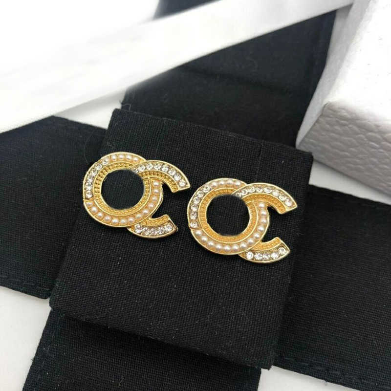 Designer Earrings Ear Stud Brand 18K Gold Plated Designers Geometry Letters Luxury Women Crystal Pearl Earring Wedding Party Jewerlry
Designer Earrings Ear Stud Brand 18K Gold Plated Designers Geometry Letters Luxury Women Crystal Pearl Earring Wedding Party Jewerlry