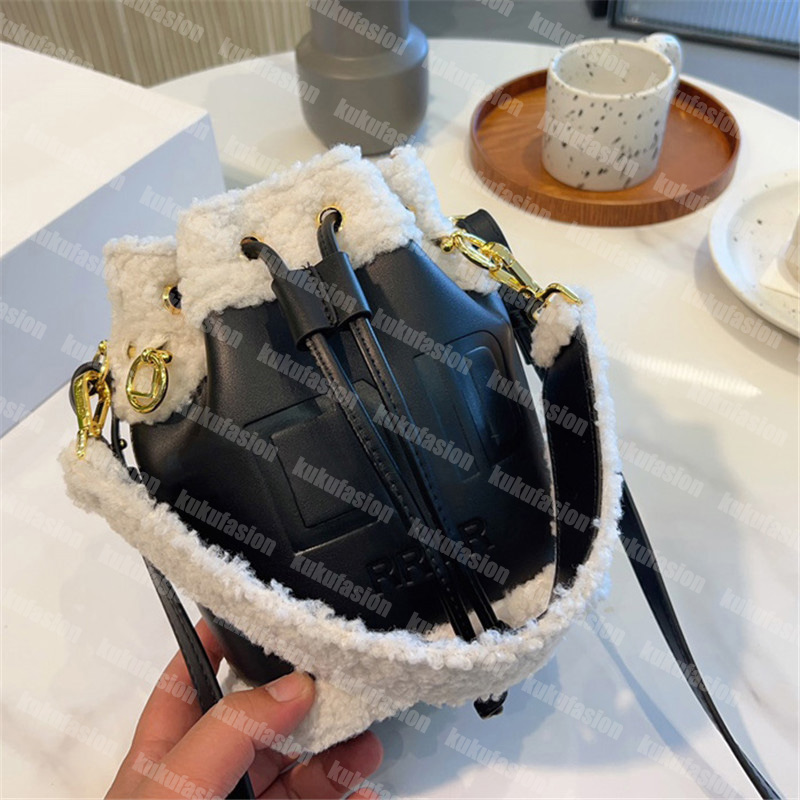 Women Designer Bucket Bags Lambswool Vintage Teddy Handbags Cross Body Purses Designers Luxurys Mon Tresor Shoulder Fluffy Buckets Bag, Box
Women Designer Bucket Bags Lambswool Vintage Teddy Handbags Cross Body Purses Designers Luxurys Mon Tresor Shoulder Fluffy Buckets Bag, Box