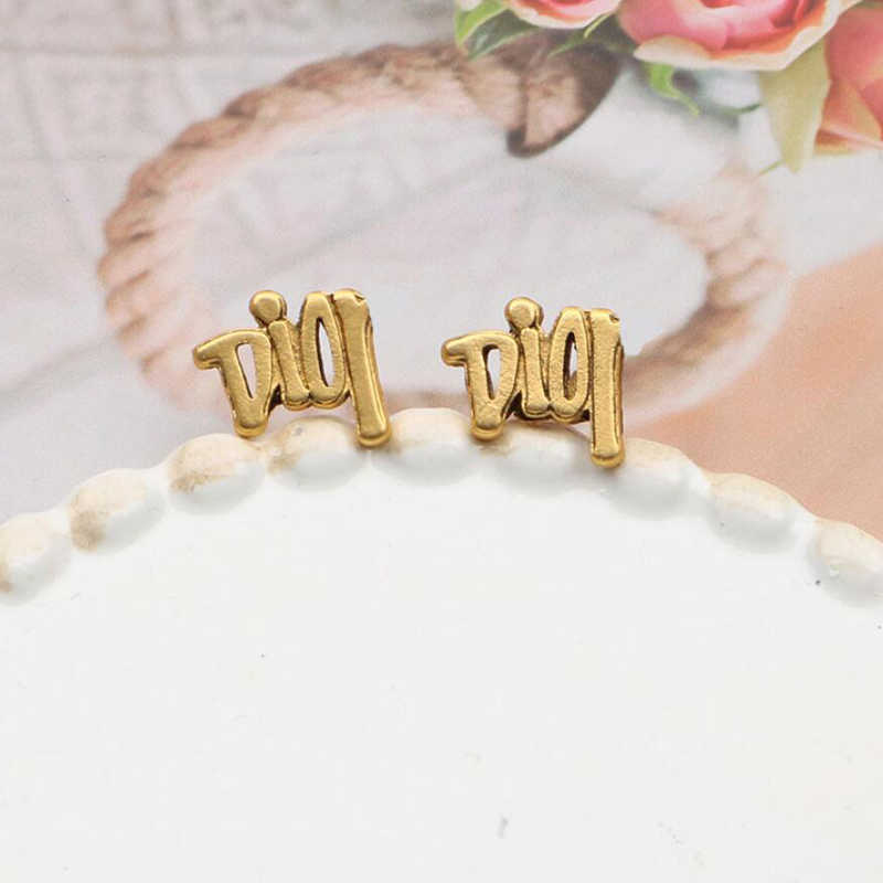 Luxury Designer 18K Gold Plated Ear Stud Earrings Brand Designers Geometry Letters Fashion Women Earring Wedding Party Jewerlry Retro Style
Luxury Designer 18K Gold Plated Ear Stud Earrings Brand Designers Geometry Letters Fashion Women Earring Wedding Party Jewerlry Retro Style