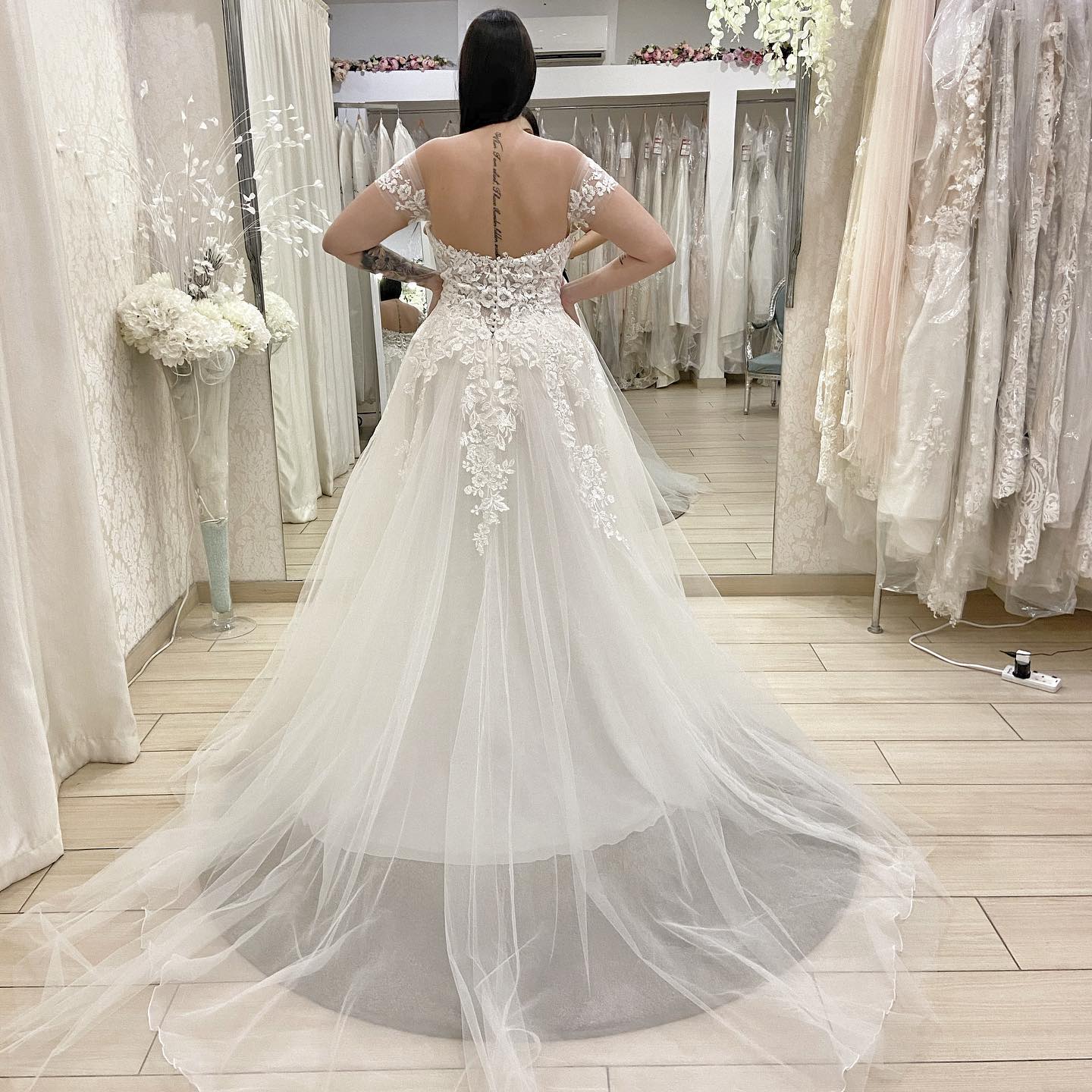 Fabulous Lace Backless Wedding Dresses Appliqued Bridal Gowns Off The Shoulder Necke Sweep Train Tulle A e Vestido De Novia