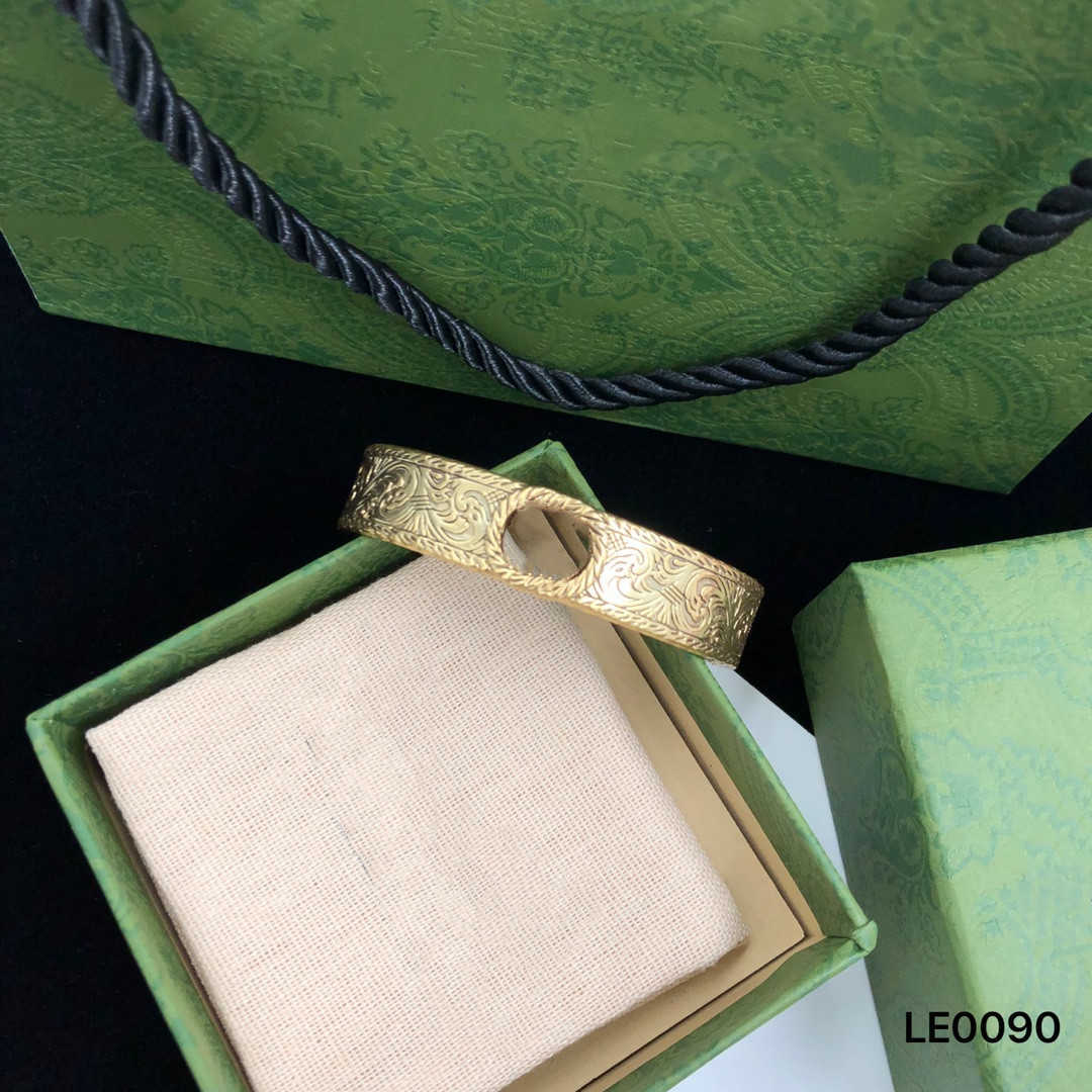 Top Fashion Design Letter Bracelet for Woman Gift Retro Personality High Quality 18k Gold Plated Open Bracelet Jewelry Supply
Top Fashion Design Letter Bracelet for Woman Gift Retro Personality High Quality 18k Gold Plated Open Bracelet Jewelry Supply