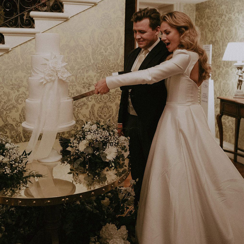 A Line Wedding Dresses Square Neck Boho Bridal Gowns Long Sleeve Satin Country Novia De Mariage Hollow Back 0516