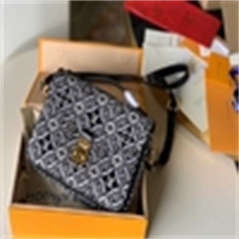 Designer M57272 1854 series Pochette Mtis handbag messenger diagonal Waist Bags Mini Belt Long Wallet Chain Wallets Purse Clutches, All with logo
Designer M57272 1854 series Pochette Mtis handbag messenger diagonal Waist Bags Mini Belt Long Wallet Chain Wallets Purse Clutches, All with logo
