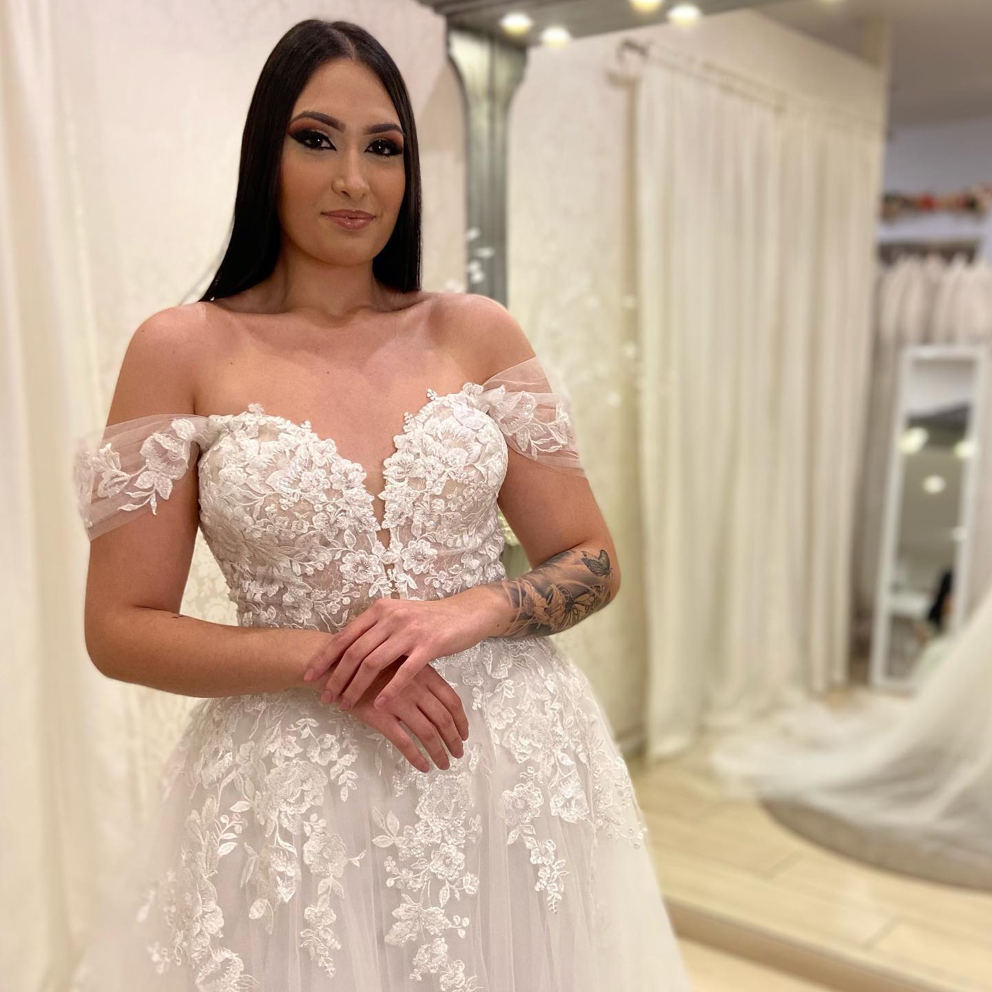 Fabulous Lace Backless Wedding Dresses Appliqued Bridal Gowns Off The Shoulder Necke Sweep Train Tulle A e Vestido De Novia