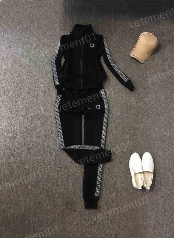 Womens Two Piece Pants Logo-printed Chest Collar Zip-up Cardigan Jacket With Casual Pants 2 Piece Sets Luxury Designer Tracksuits
Womens Two Piece Pants Logo-printed Chest Collar Zip-up Cardigan Jacket With Casual Pants 2 Piece Sets Luxury Designer Tracksuits