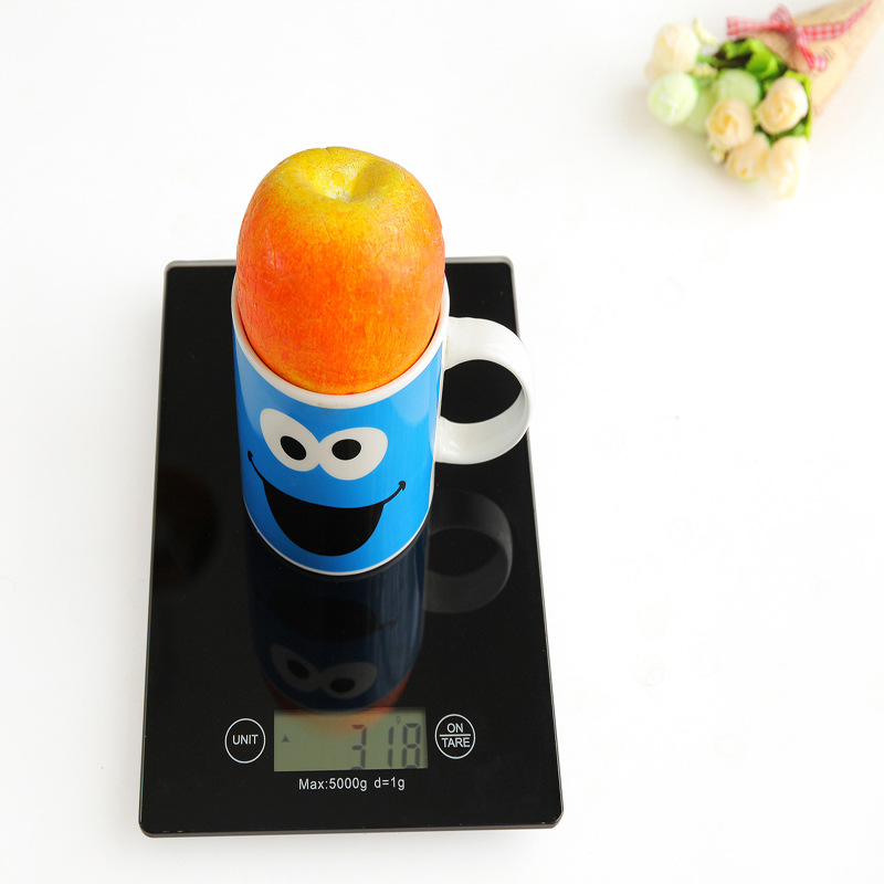 Digital Kitchen scale electronic precision scale weighs from 1 gram to 5kg 5000 grams GR tempered glass touch screen Panel Baking 3010701