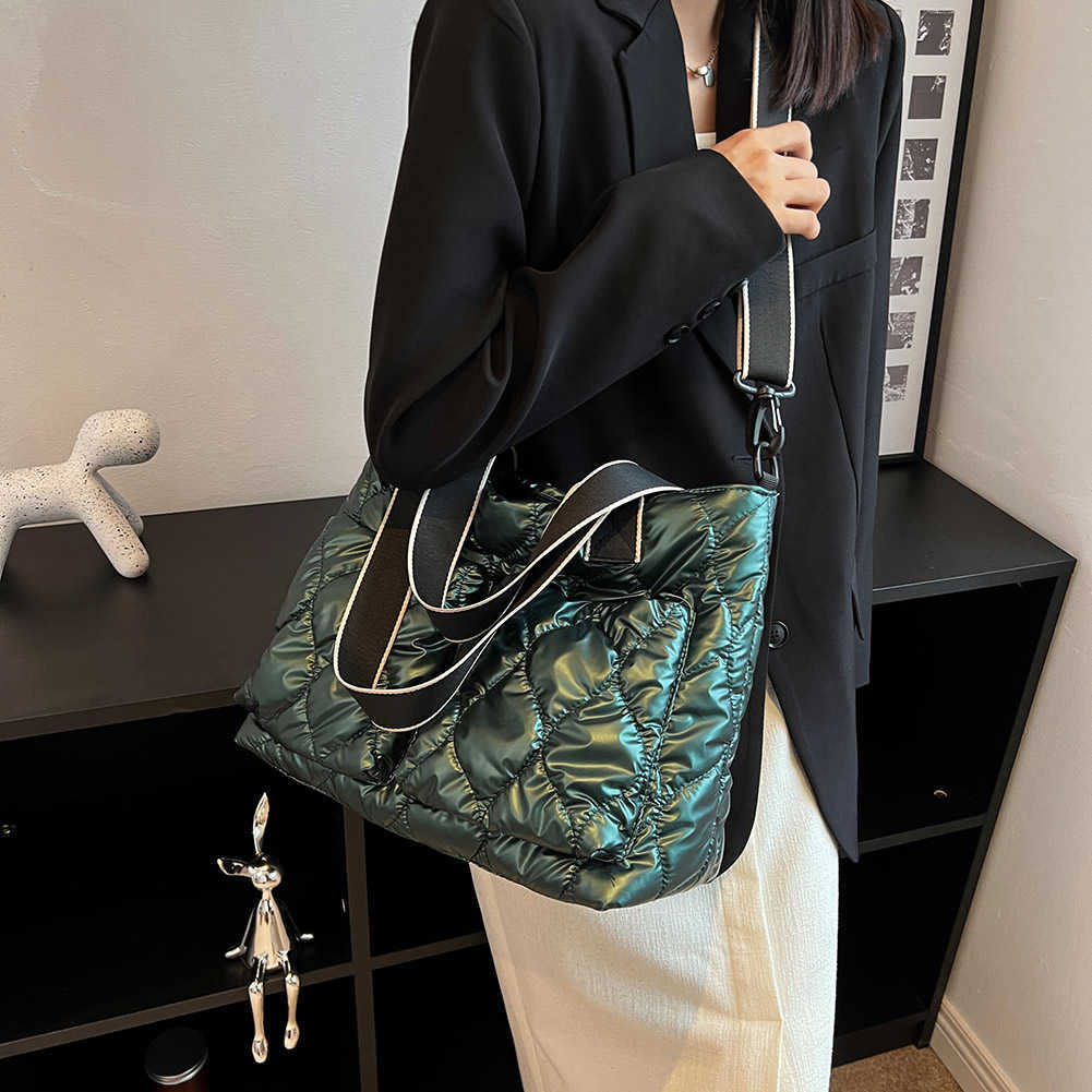 Evening Bags Fashion Women Winter Handbag Large Space Pad Cotton Crossbody Bag Female Pure Color Waterproof Quilted Large Lady Crossbody Bag T221022