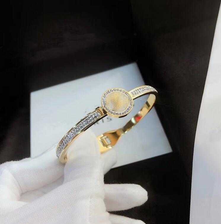 High Quality Fritillaria Bangle Designers Crystal Metal Couple Jewelry Bracelets Gift Party Gold Fashion Classic Letter Unisex Bracelet
High Quality Fritillaria Bangle Designers Crystal Metal Couple Jewelry Bracelets Gift Party Gold Fashion Classic Letter Unisex Bracelet