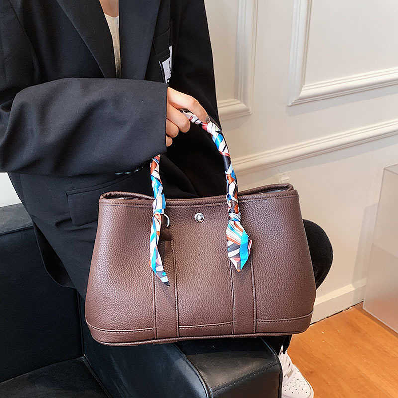 Luxurious Designer Herme bags Large capacity Women's 2022 Autumn new fashion portable bu et PU texture women's one shoulder messenger, White
Luxurious Designer Herme bags Large capacity Women's 2022 Autumn new fashion portable bu et PU texture women's one shoulder messenger, White