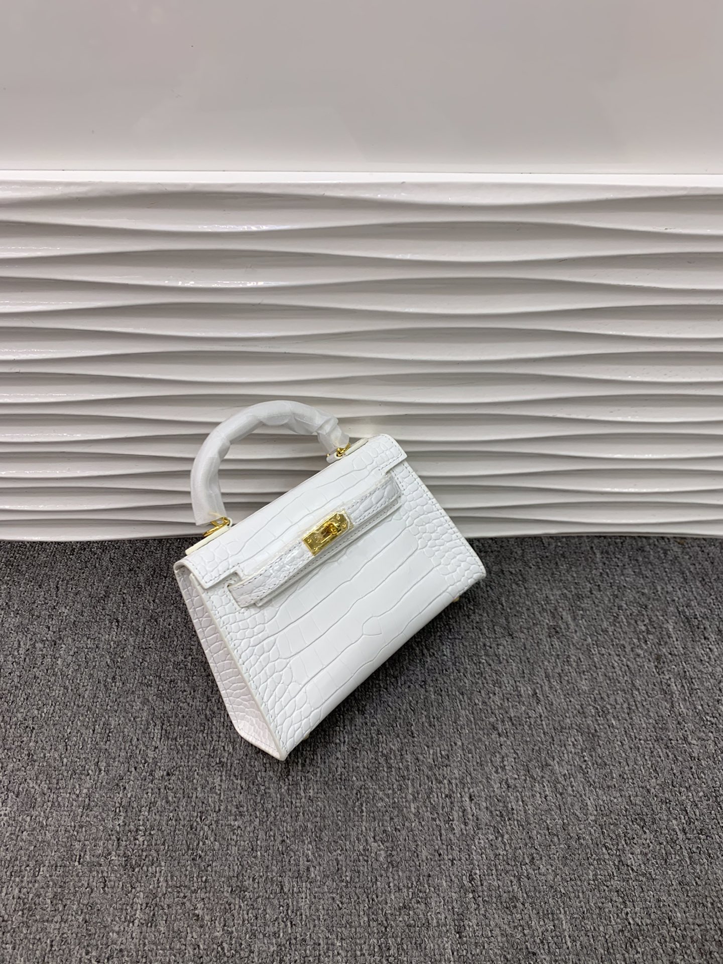 Design Fashion Totes Woman Luxury crocodile Shoulder Handbags Lady elegant Genuine Leather bags Adjustable oblique platinum portable hardware Crossbodyss, Beige
Design Fashion Totes Woman Luxury crocodile Shoulder Handbags Lady elegant Genuine Leather bags Adjustable oblique platinum portable hardware Crossbodyss, Beige