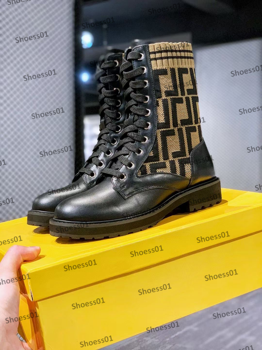 2022 Women Designer Boots Knitted Stretch Martin Black Leather Knight Womans Long Boot Letter Print Casual Snowshoes Luxurys Stylist Winter Shoes, Extra not product
2022 Women Designer Boots Knitted Stretch Martin Black Leather Knight Womans Long Boot Letter Print Casual Snowshoes Luxurys Stylist Winter Shoes, Extra not product