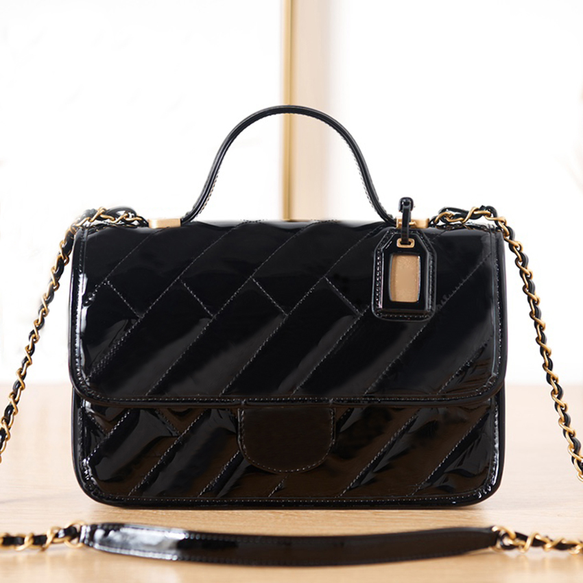 10A luxury designer flap wrist bag Solid color fashion bag transverse bright leather wool caviar cowhide one-shoulder bag for women, Caviar green
10A luxury designer flap wrist bag Solid color fashion bag transverse bright leather wool caviar cowhide one-shoulder bag for women, Caviar green