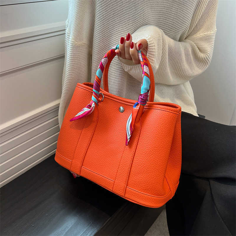 Designer bag Women Large Fashion Classic Advanced texture 2022 New Korean version Simple and Fashionable portable shoulder Mesh trend cross body tote, White
Designer bag Women Large Fashion Classic Advanced texture 2022 New Korean version Simple and Fashionable portable shoulder Mesh trend cross body tote, White