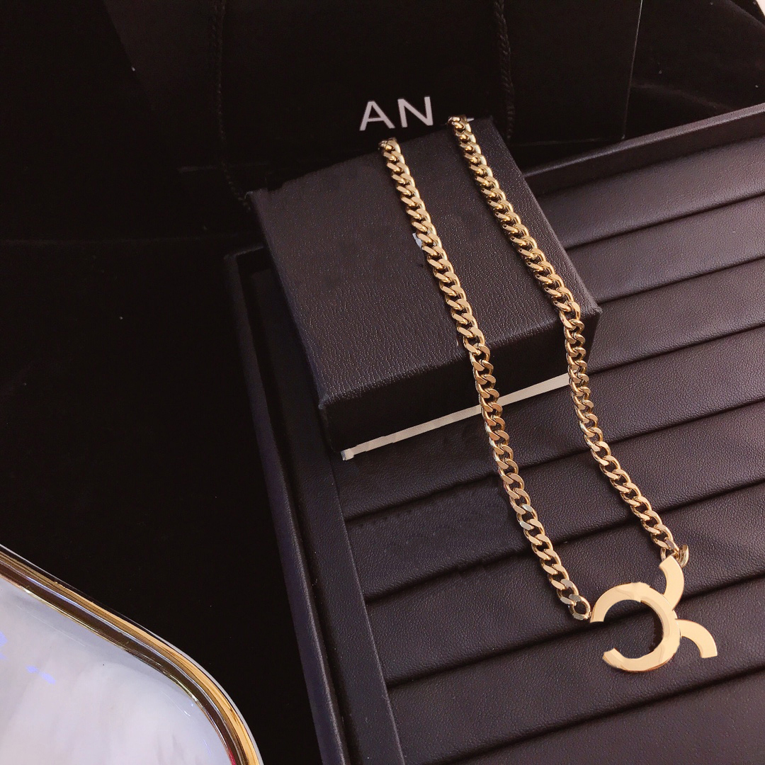 Fashion Style Pendant Necklaces Luxury Designer Jewelry Selected Womens Gift Gold Plated Silver Plated Young People Love Small Design Campus Couple
Fashion Style Pendant Necklaces Luxury Designer Jewelry Selected Womens Gift Gold Plated Silver Plated Young People Love Small Design Campus Couple