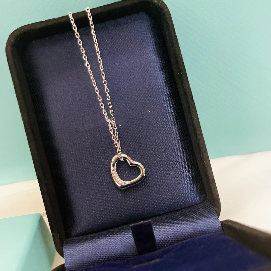 Luxury Paloma Pendant Necklace S925 Sterling Silver Hollow Heart Chram Choker For Women Fashion Jewelry
Luxury Paloma Pendant Necklace S925 Sterling Silver Hollow Heart Chram Choker For Women Fashion Jewelry