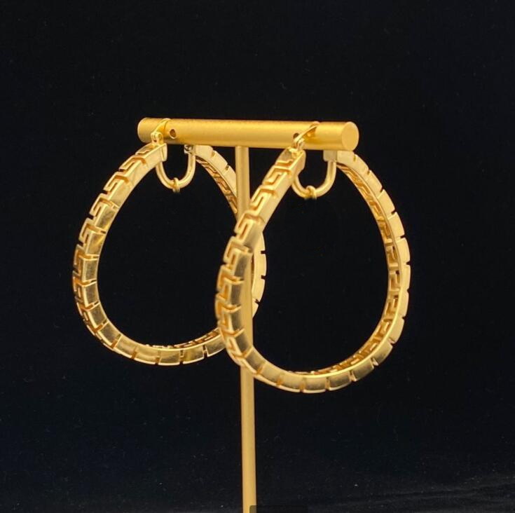 Fashion new designed Ear hoop V letter ladies Earings Banshee Medusa head portrait brass 18K gold plated women ear stud Designer Jewelry christmas gift
Fashion new designed Ear hoop V letter ladies Earings Banshee Medusa head portrait brass 18K gold plated women ear stud Designer Jewelry christmas gift