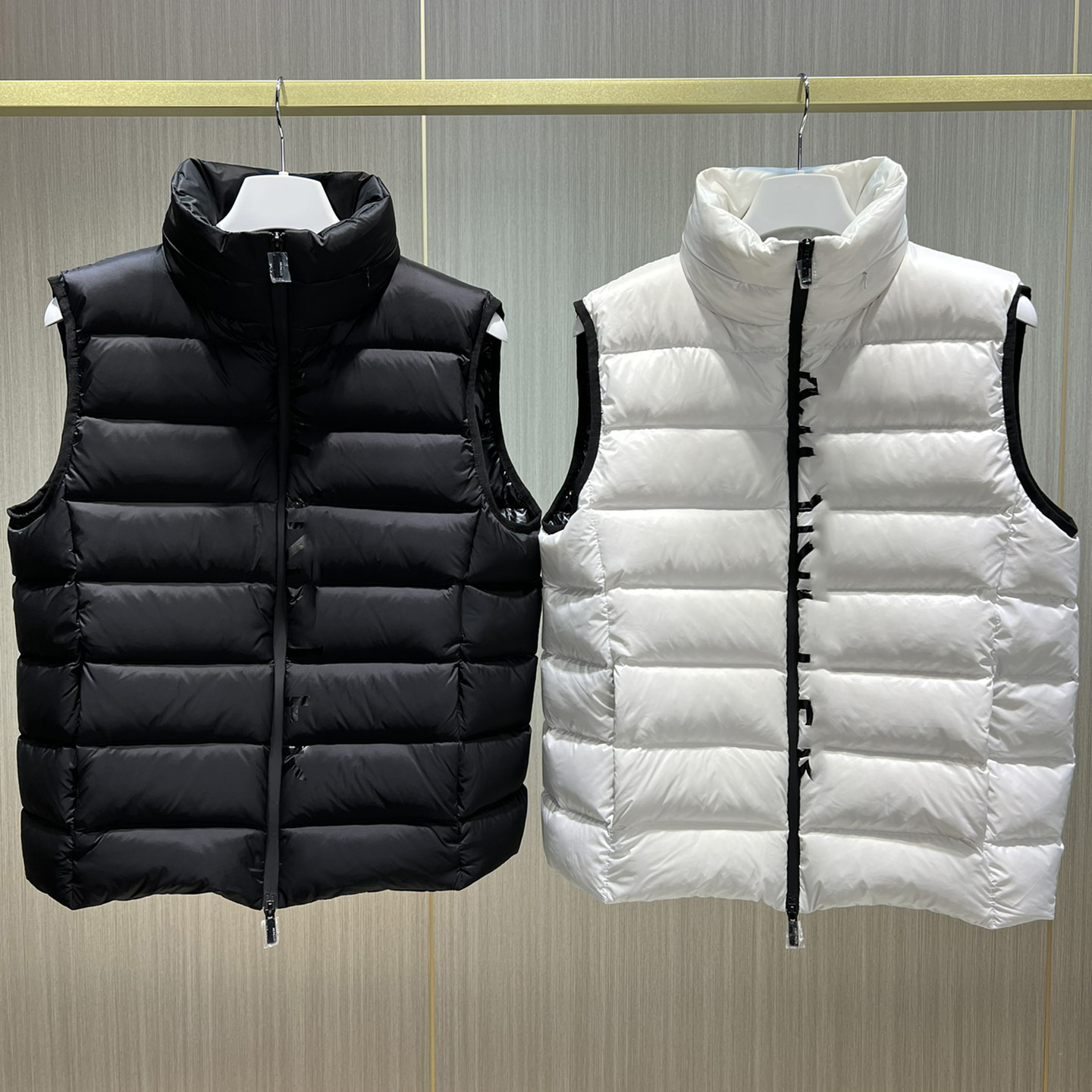 Cenis Designer Mens Down Jacket Vest Classic Printed letter Keep warm in winter Letter Print Puffer vests Size 1/2/3/4/5, Black
Cenis Designer Mens Down Jacket Vest Classic Printed letter Keep warm in winter Letter Print Puffer vests Size 1/2/3/4/5, Black