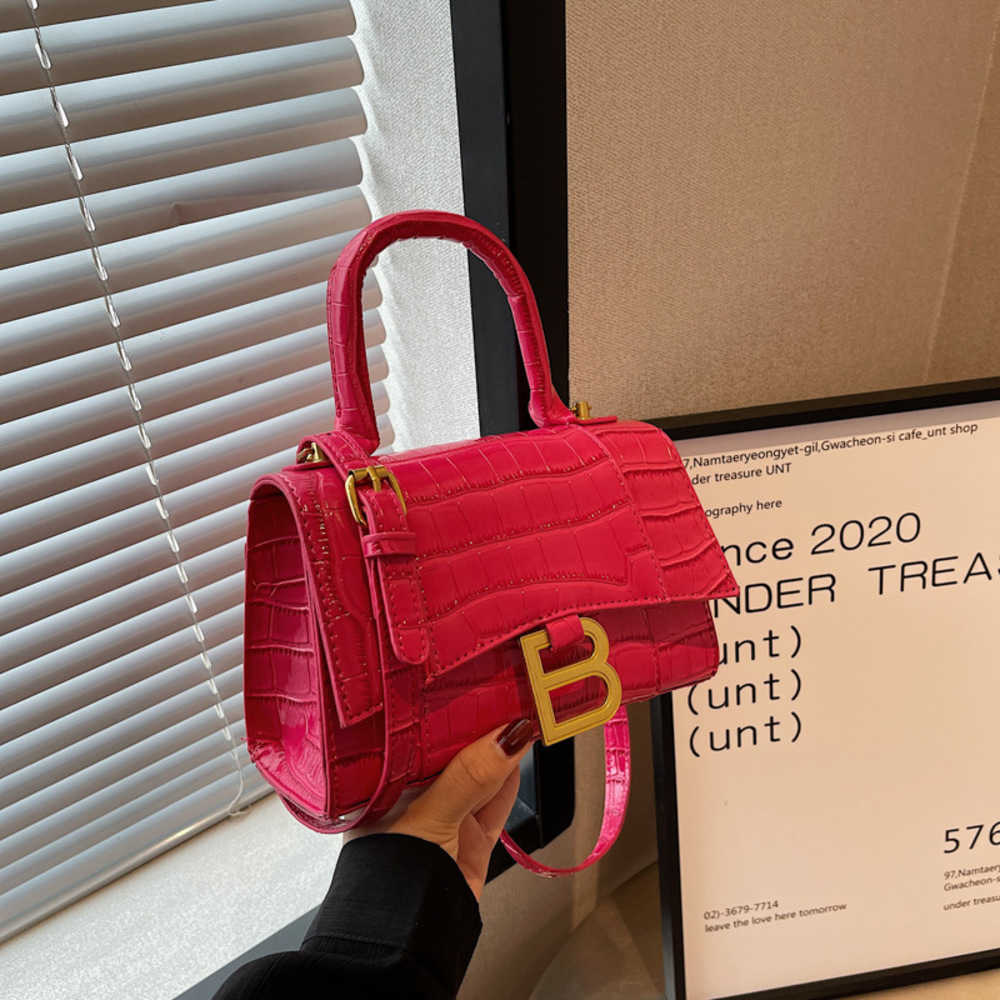 Factory wholesale new 2023 female hourglass crocodile pattern foreign style French stick square small fragrance hand-heldHigh, Black
Factory wholesale new 2023 female hourglass crocodile pattern foreign style French stick square small fragrance hand-heldHigh, Black