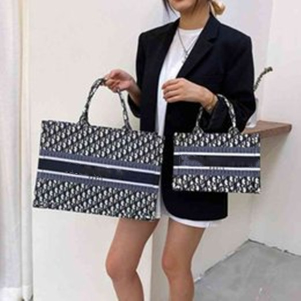 Factory Direct Sale New Old Flower on 2022 Fashion Canvas Tote Printed Letter Shopping Hand Girl Designer Bag, Trumpet
Factory Direct Sale New Old Flower on 2022 Fashion Canvas Tote Printed Letter Shopping Hand Girl Designer Bag, Trumpet
