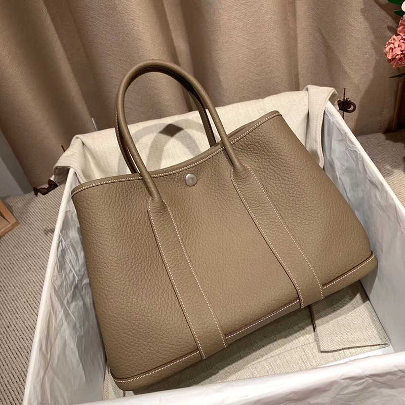 Luxurious Designer Herme bags New lychee grain head cowhide garden women's shopping bu et large capacity One Shoulder Messenger, Green
Luxurious Designer Herme bags New lychee grain head cowhide garden women's shopping bu et large capacity One Shoulder Messenger, Green
