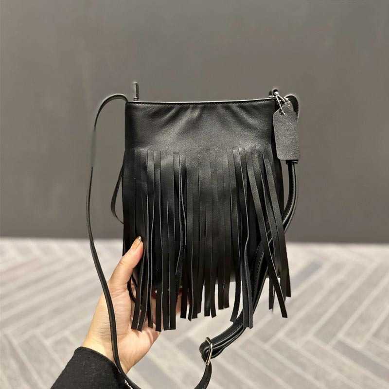 Evening Bags Luxurys Handbag Yabag Tote Bag Women Tassel Handbag Logo Ring Buckle Designer Winter Ladies Handbag Chain Shoulder Strap Classic, Ys-black-style 2--20*17cm
Evening Bags Luxurys Handbag Yabag Tote Bag Women Tassel Handbag Logo Ring Buckle Designer Winter Ladies Handbag Chain Shoulder Strap Classic, Ys-black-style 2--20*17cm