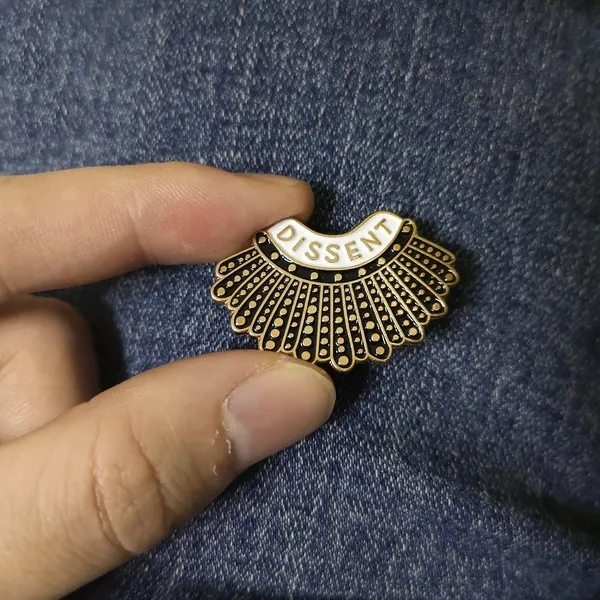 Dissent Collar Brooch Badge Metal Enamel Brooches Feminism Badge Pins Female Wholesale