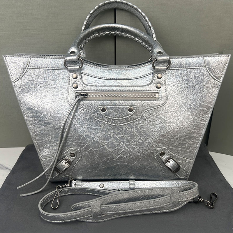 Pleated Shoulder Bag Handbags Fashion Black Shopping Tote Bags Genuine Leather Travel Pouch Large Capacity Totes Purse Exterior Zipper Hardware Removable Strap, Gift bag
Pleated Shoulder Bag Handbags Fashion Black Shopping Tote Bags Genuine Leather Travel Pouch Large Capacity Totes Purse Exterior Zipper Hardware Removable Strap, Gift bag