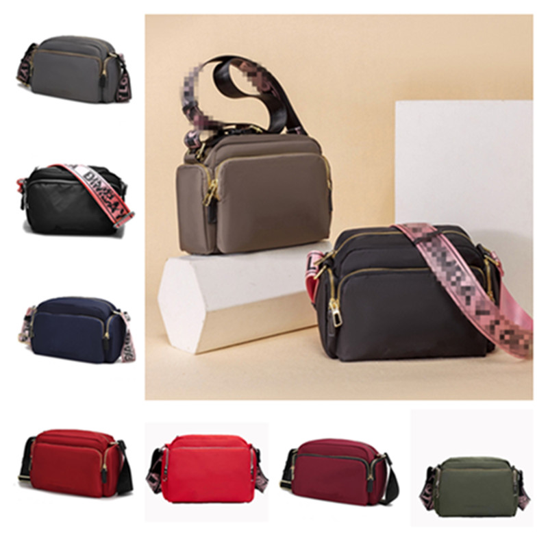 bag Shoulder Spanish Outdoor Bags BIMBA Y LOLA fashion Camera bag simple all-match tofu light luxury messenger leisure commuter 2022, 012
bag Shoulder Spanish Outdoor Bags BIMBA Y LOLA fashion Camera bag simple all-match tofu light luxury messenger leisure commuter 2022, 012