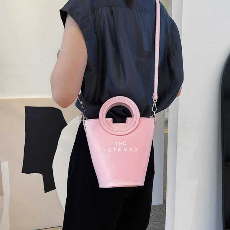 Women bucket bags large capacity handbag fashion messenger shoulder bag small totebag cross body famous designer wallet pu material, Red
Women bucket bags large capacity handbag fashion messenger shoulder bag small totebag cross body famous designer wallet pu material, Red