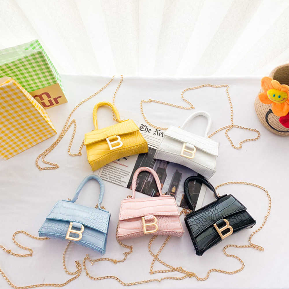 Factory wholesale new 2023 Children's new Baotou pattern hand foreign girl Princess chain messenger, Black
Factory wholesale new 2023 Children's new Baotou pattern hand foreign girl Princess chain messenger, Black