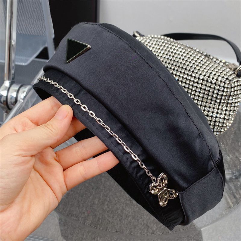 Mens Designer Beret Triangle Fashion Fitted Hats Butterfly Buckle Chain Beret P Cap Hat Mens Black Polyester Casquette Bonnet Caps 2210264D
Mens Designer Beret Triangle Fashion Fitted Hats Butterfly Buckle Chain Beret P Cap Hat Mens Black Polyester Casquette Bonnet Caps 2210264D