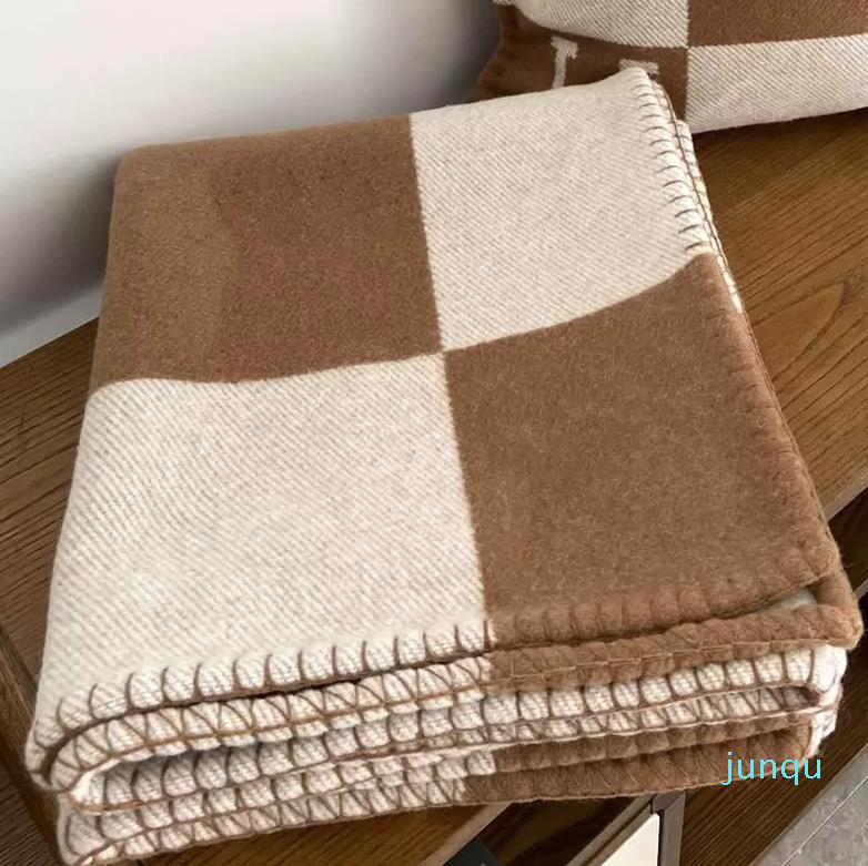 Luxury Designer Blankets letter Cashmere Soft Wool Scarf Shawl Portable Warm Sofa Bed Fleece Knitted Throw H Blanket 130x180cm Spring Autumn
Luxury Designer Blankets letter Cashmere Soft Wool Scarf Shawl Portable Warm Sofa Bed Fleece Knitted Throw H Blanket 130x180cm Spring Autumn