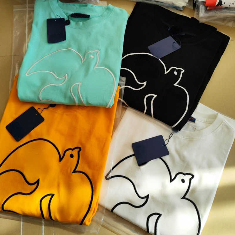 Luxury V designer t shirt mens sweatshirt Peace Pigeon Embroidery Short Sleeve tshirt men women Pullover tee Oversize Sweat shirts, Orange
Luxury V designer t shirt mens sweatshirt Peace Pigeon Embroidery Short Sleeve tshirt men women Pullover tee Oversize Sweat shirts, Orange