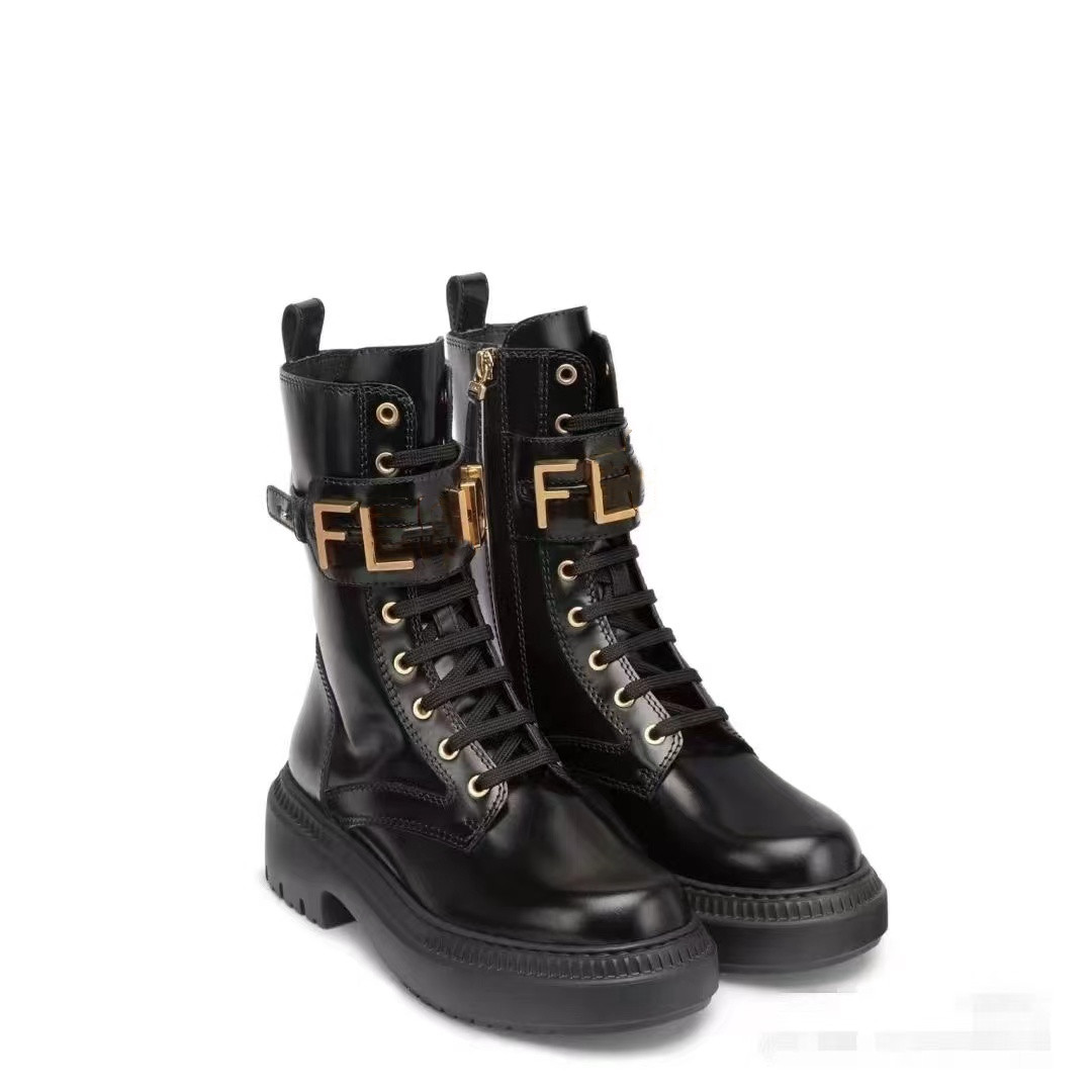 Designer Graphy Martin Boot Platform Boot for women Real Patent Leather Non-Slip Mid Chunky heel fashion Genuine breathable and light shoe with box dustbag size 35-40
Designer Graphy Martin Boot Platform Boot for women Real Patent Leather Non-Slip Mid Chunky heel fashion Genuine breathable and light shoe with box dustbag size 35-40