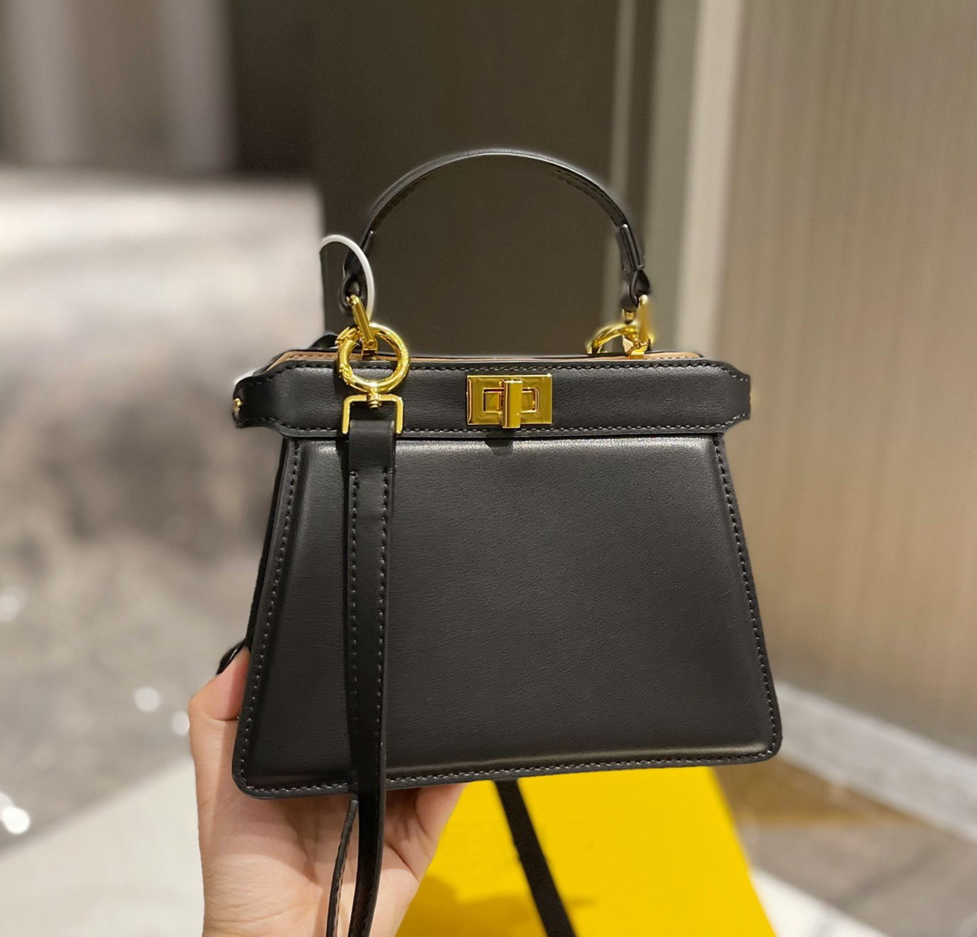 Womens crossbody designer bag Fashion totes senior lady temperament handbag Travel shopping essential shoulder bag 6 colour
Womens crossbody designer bag Fashion totes senior lady temperament handbag Travel shopping essential shoulder bag 6 colour