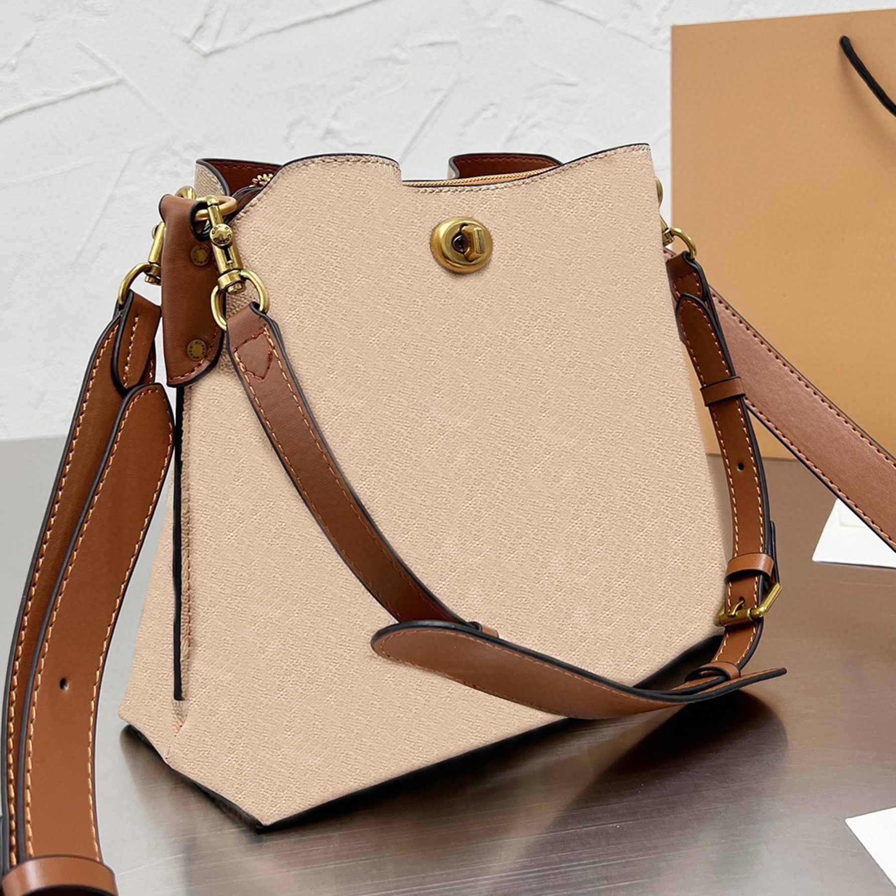 Mollie Bucket Bag Double Face Leather Designer Center Zip Compartment Buckets Tote Metal Hardware Snap Closure Handbag Women Luxury Shoulder Bags Purses
Mollie Bucket Bag Double Face Leather Designer Center Zip Compartment Buckets Tote Metal Hardware Snap Closure Handbag Women Luxury Shoulder Bags Purses