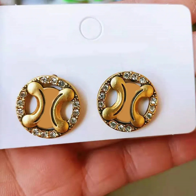 Luxurys Women Designers Stud Jewelry Earring Circular Diamond Ear Stud Womens Designer Studs S925silver Earrings Letter Lin 22102706
Luxurys Women Designers Stud Jewelry Earring Circular Diamond Ear Stud Womens Designer Studs S925silver Earrings Letter Lin 22102706
