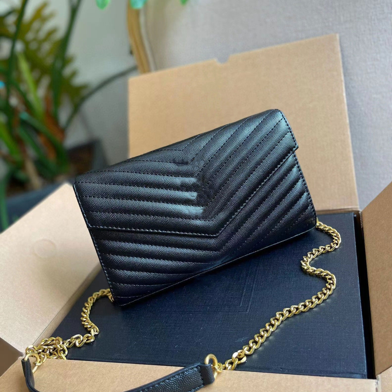 cavier womens Designer Chain Envelope Medium Bag in Supple Women Crossbody Handbag Luxury Shoulder Bags Handbags Leather yslity
cavier womens Designer Chain Envelope Medium Bag in Supple Women Crossbody Handbag Luxury Shoulder Bags Handbags Leather yslity